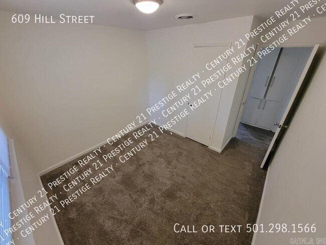 Building Photo - 609 Hill St