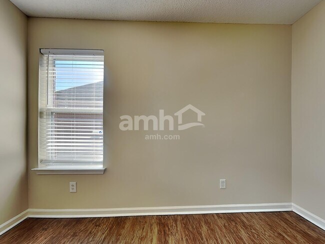 Building Photo - 1406 Siskin Dr