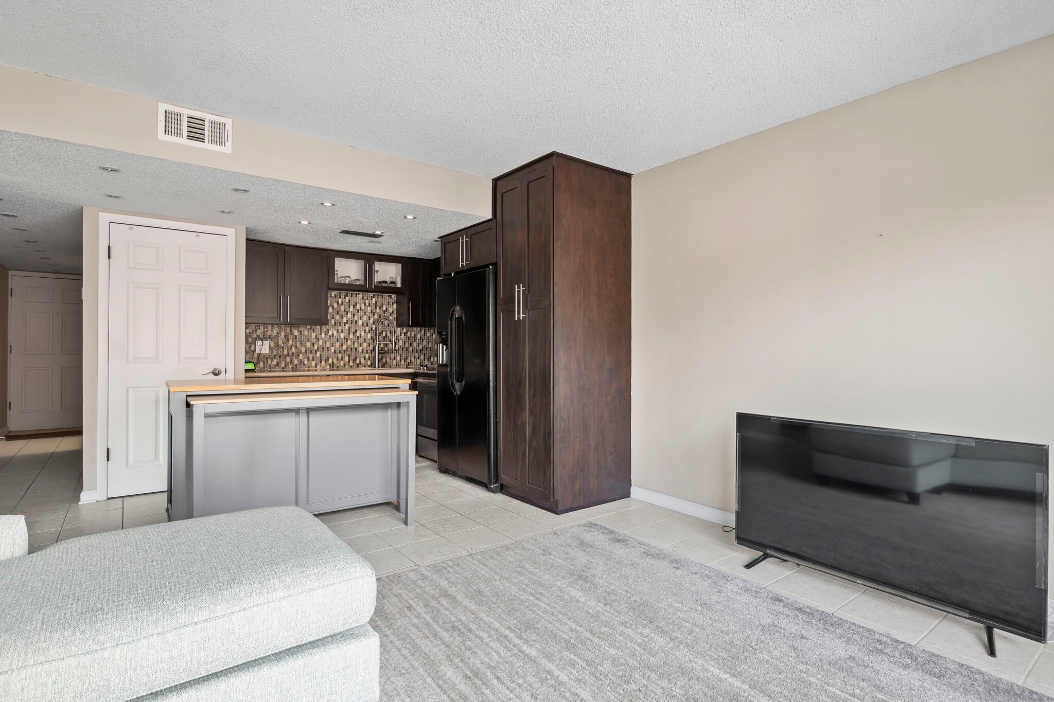 Building Photo - 1107 1st St S