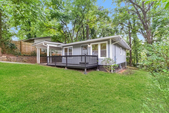 Building Photo - 2023 Akron Dr SE