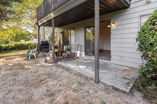 Building Photo - 5660 SW 180th Ave