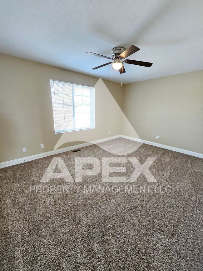 Building Photo - AVALON TOWNHOMES – LIKE NEW - 2 Bd/2.5 Ba Townhome off Topside Road with convenient access to Mar...