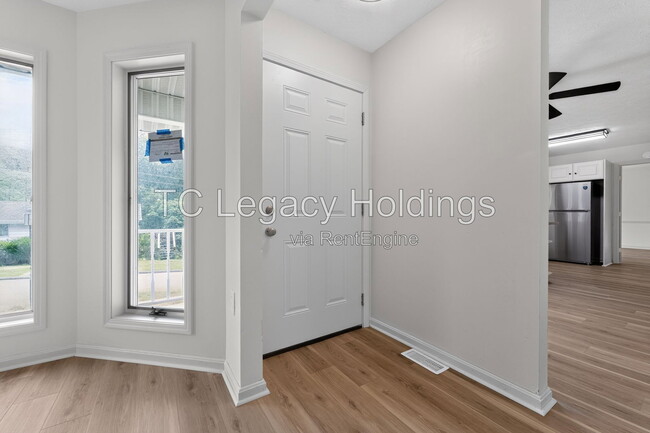 Building Photo - 603 Hayes St
