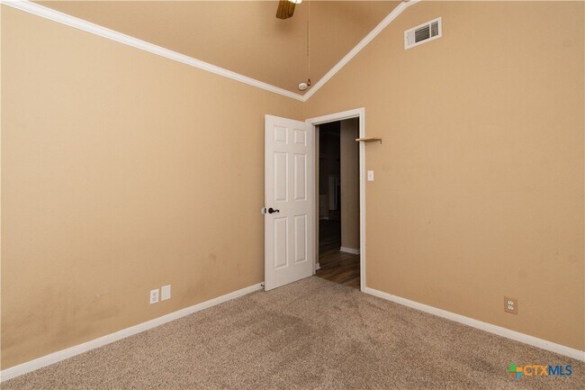 Building Photo - 4819 Box Canyon Dr