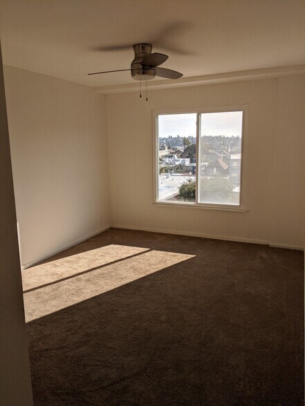 Building Photo - 330 Vernon St