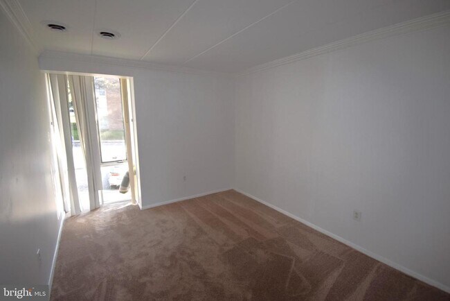 Building Photo - 2624 Fort Farnsworth Rd