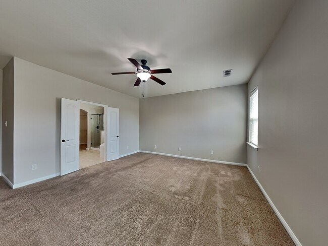 Building Photo - 528 Meadow Springs Dr