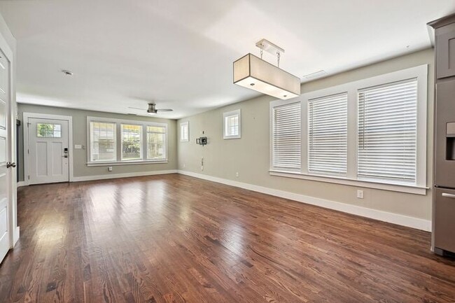 Building Photo - Charming 3BD/2BA Bungalow in Druid Hills!