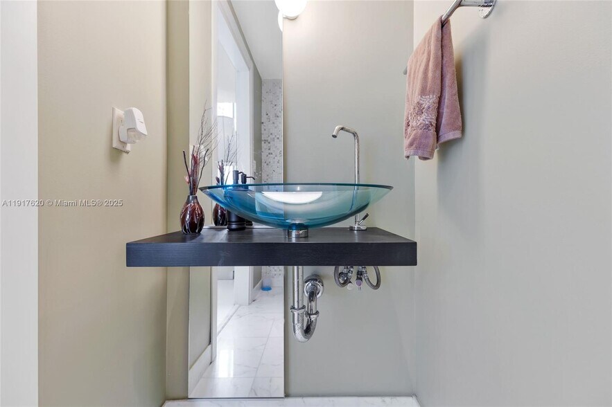 Building Photo - 200 Biscayne Boulevard Way