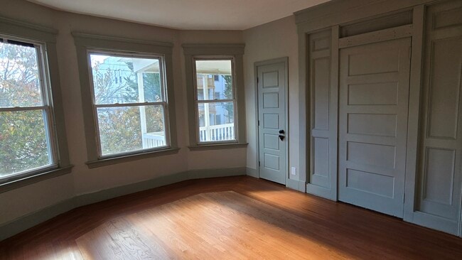 Building Photo - 47 Dickerman St