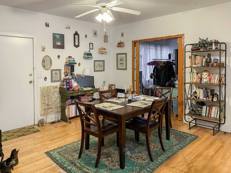 Building Photo - 4826 N Wolcott Ave