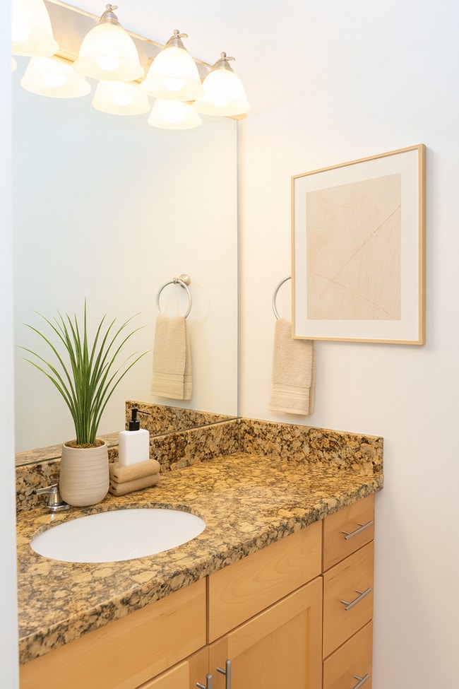 Building Photo - 2BR 2BA Condo w/ Underground Parking • In-Unit Laundry • Gated Courtyard in Salt Lake City