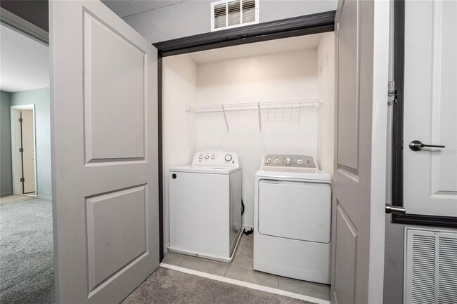 Building Photo - 2060 Viewfinder St