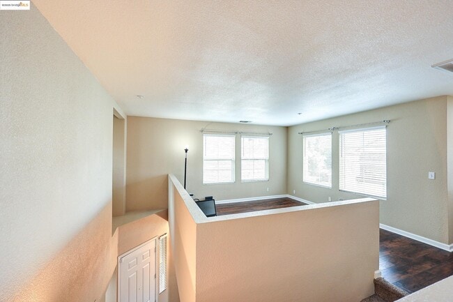Building Photo - 220 Whispering Oaks Ct