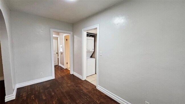 Building Photo - 2417 NW 36th Terrace