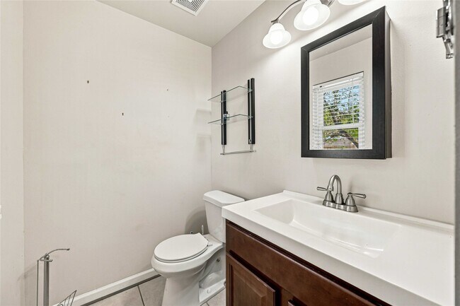 Building Photo - 1814 Country Village Blvd