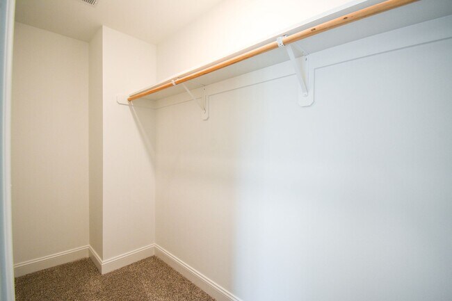 Building Photo - New END UNIT Townhome with Pond View and D...