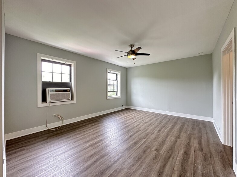 Building Photo - 735 Judson Ave