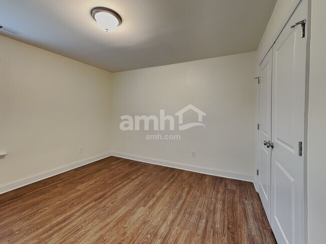 Building Photo - 203 Gregory Dr