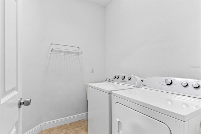 Building Photo - 6804 N Himes Ave