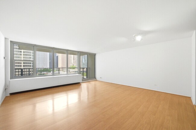 Building Photo - 400 E Randolph St