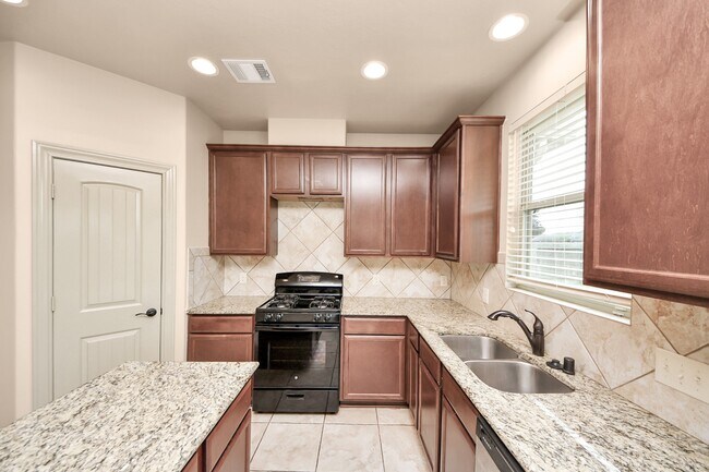 Building Photo - 2414 Argos Dr