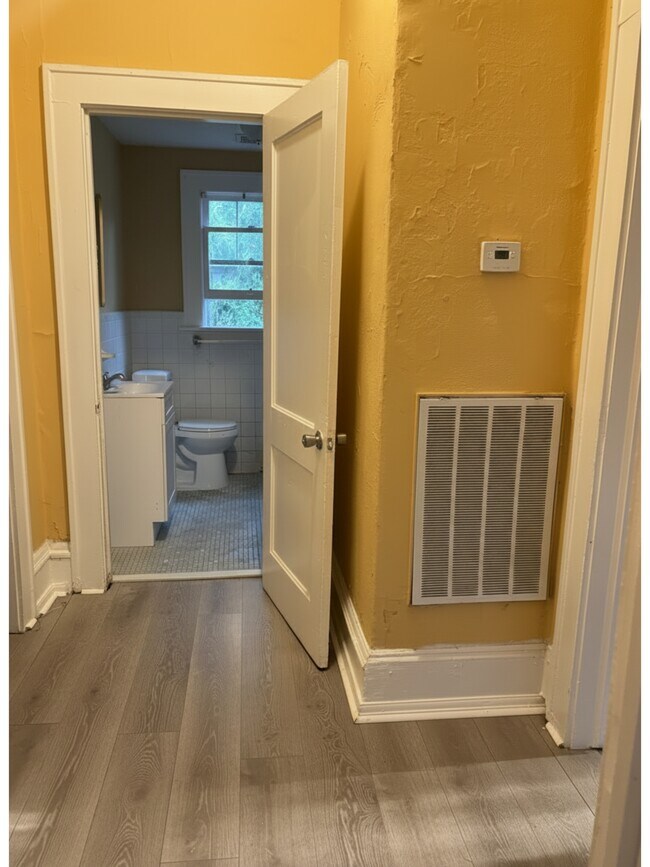 Building Photo - 1013 Edna Pl