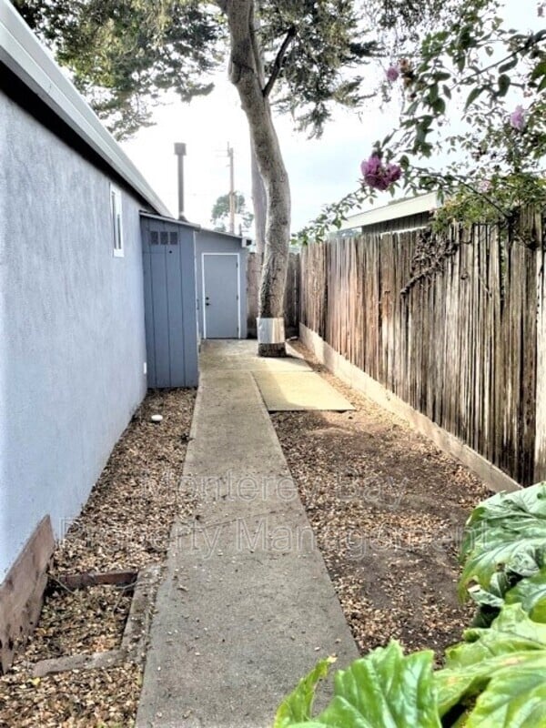 Building Photo - 1119 Presidio Blvd