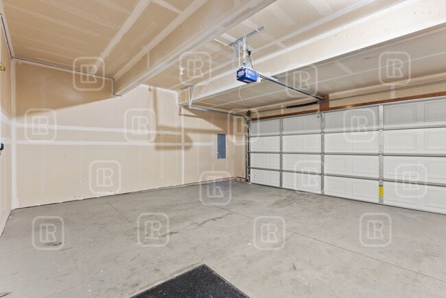 Building Photo - 1840 N Willamette Rd