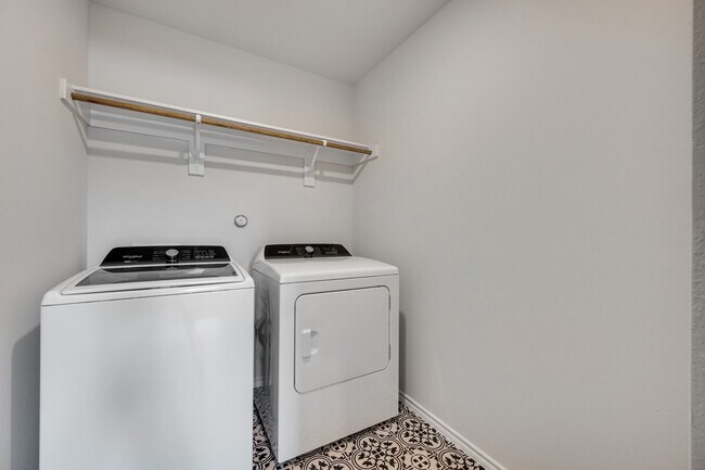 Building Photo - 6077 Freedom Dr