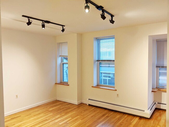 Building Photo - 26 Academy St