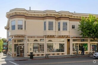 Building Photo - Available 2 Bedroom Unit In The Elmwood!