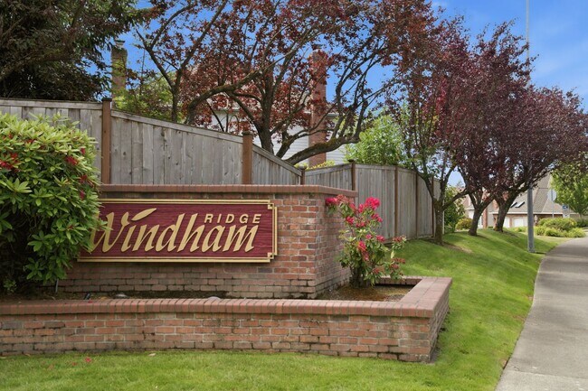 Building Photo - Beautiful 4 Bed 2.5 Bath Home in Renton