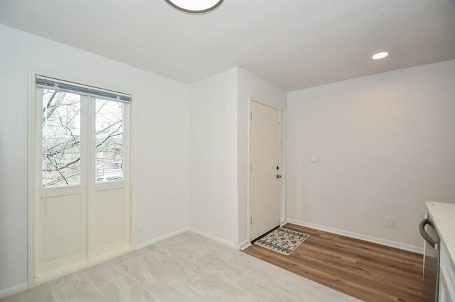 Building Photo - 6529 Bayou Glen Rd