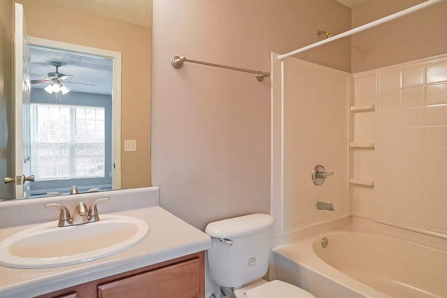 Building Photo - 216 Meadowlark Pl