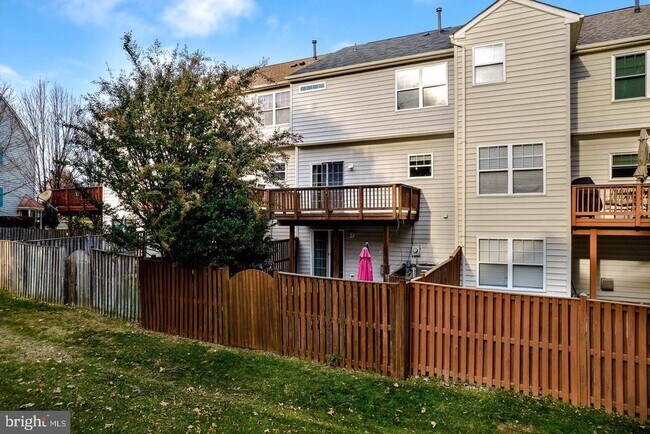 Building Photo - 43805 Sunset Terrace