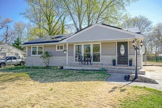 Building Photo - 311 Oakwood Dr