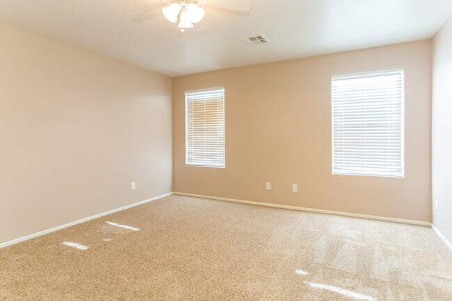 Building Photo - 7921 Point Oaks Ct
