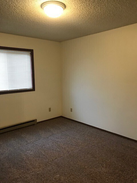 Building Photo - 6 Month lease special!!! Priced at $1349 after discount. RENT INCLUDES ALL UTILITIES, except for ...