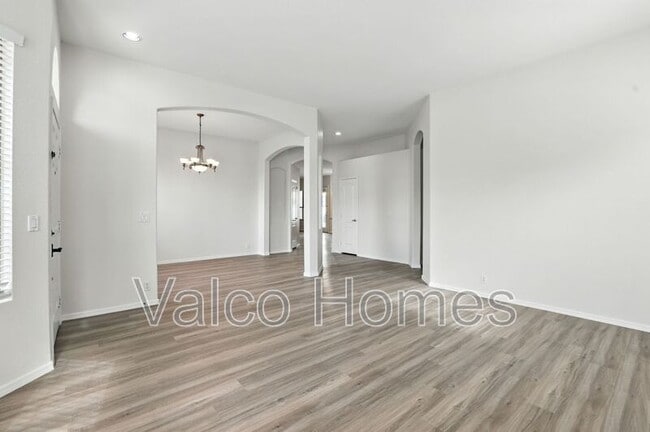 Building Photo - 8338 W Rose Ln
