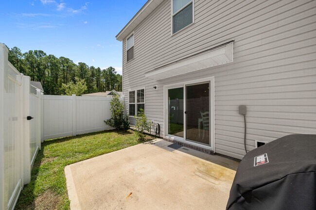 Building Photo - 495 Gov Treutlen Cir