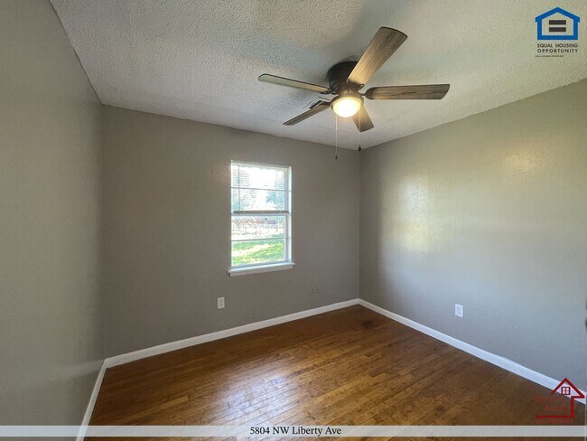 Building Photo - 5804 NW Liberty Ave