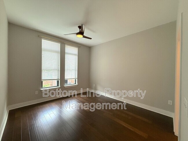 Building Photo - 2401 Euclid Ave