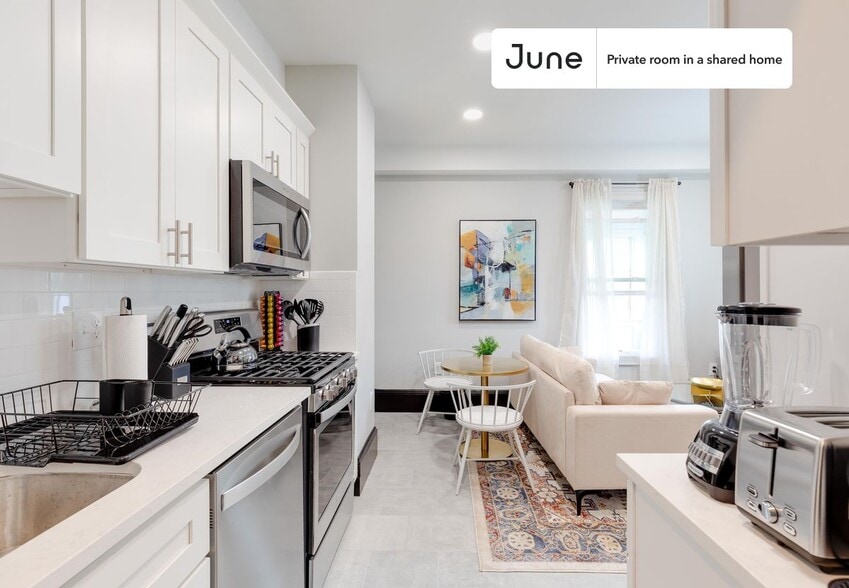 Building Photo - Room in Shared 4 bed/1.5 bath home in South Boston