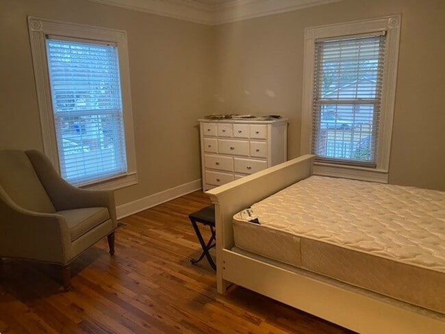 Building Photo - 3 Bedroom 2.5 Bath Townhome in Downtown Greenville and Near the Hampton Pinckney Historic District