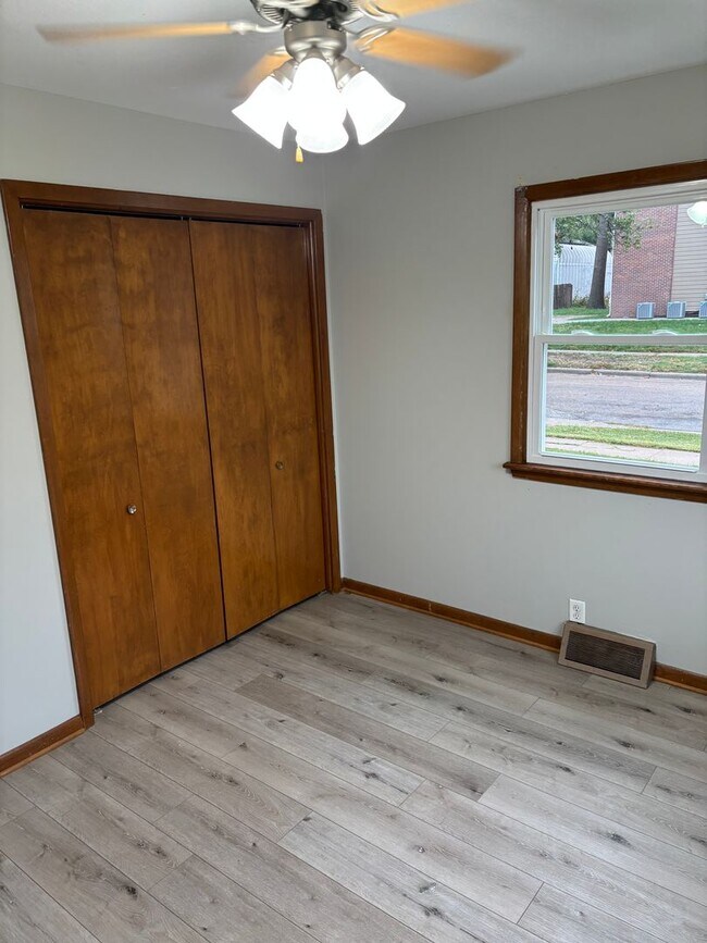 Building Photo - Eacker Rentals (1730 S 17th St)