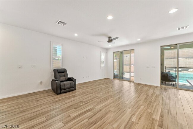 Building Photo - 877 Ariel Heights Ave