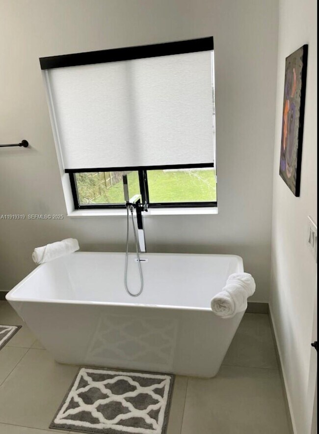 Building Photo - 3282 SW 44th St