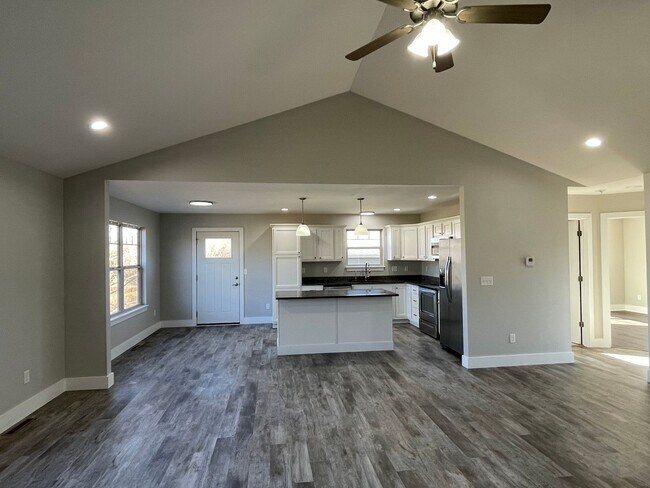 Building Photo - Built in 2020! 3 Bed 2 Bath w/ FENCE and UF Walk Out Basement