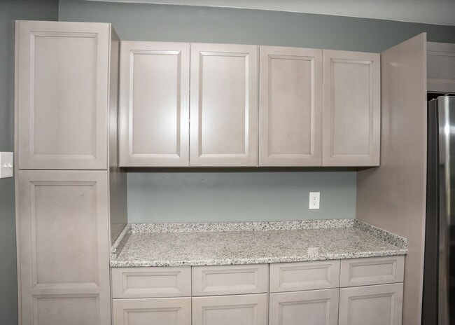 Building Photo - 3950 Locust Grove Rd